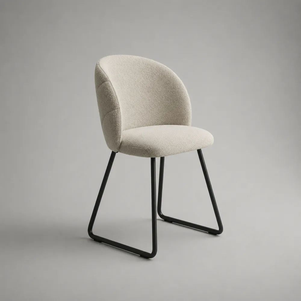 Esszimmerstuhl mit Bouclé-Polyesterbezug und Stahlgestell, Creme/Schwarz, 51 × 58 × 82 cm